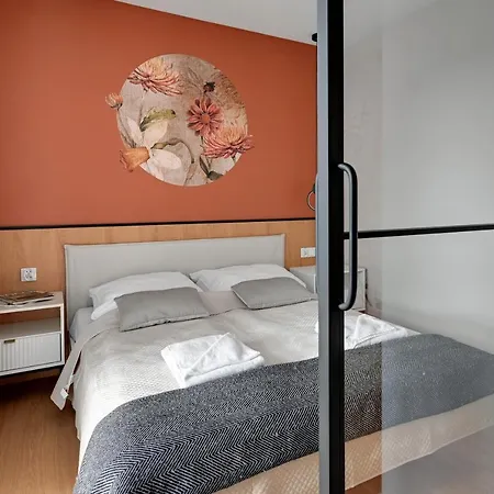 Luxury Aura 40 - 1 By Grand *