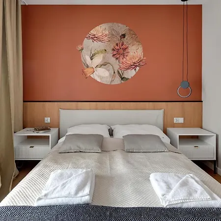 Luxury Aura 40 - 1 By Grand *