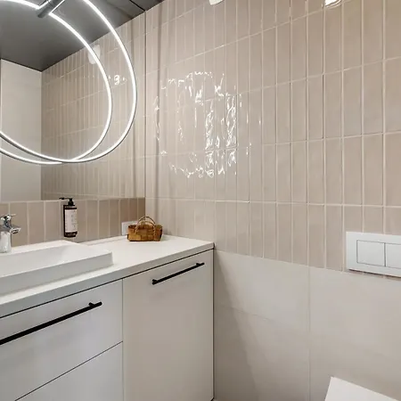 Luxury Aura 40 - 1 By Grand