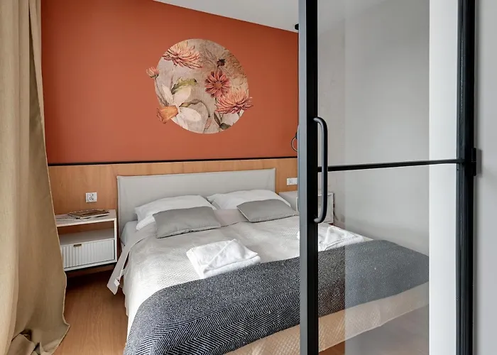 Luxury Aura 40 - 1 By Grand *